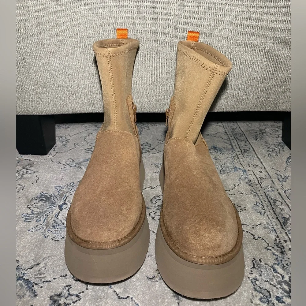 UGG Classic Dipper Boot in Chestnut